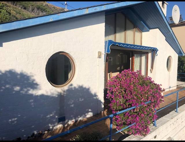 2 BEDROOM PROPERTY TO RENT IN FISH HOEK